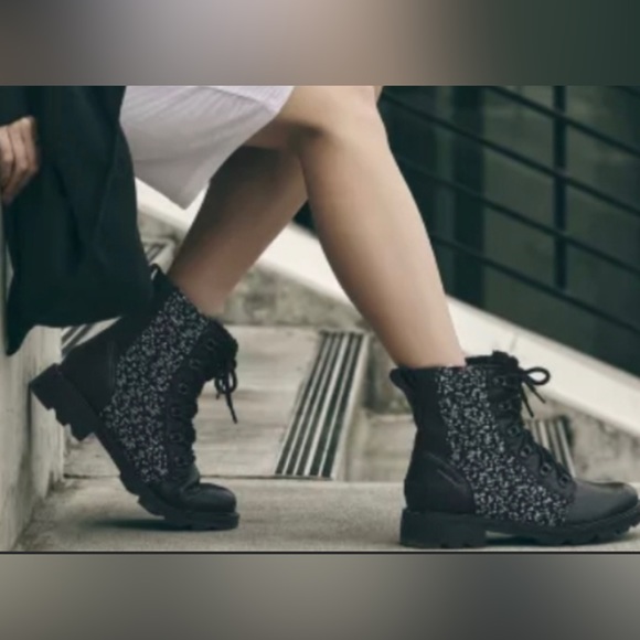 SOREL LENNOX LACE COZY WP BLACK BOOT Size: 8 - Picture 12 of 14